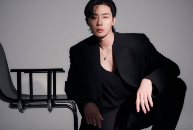 Fashion Mahal Park Seo Joon dan Seo Ye Ji