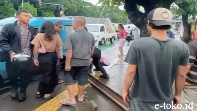 Heboh Rel Kereta 3 Meter Nyaris Dicuri di Jatinegara