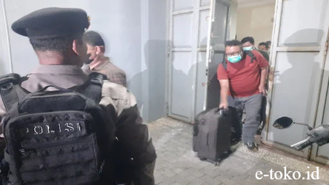 Penggeledahan KPK di Kantor Koperasi Timses Sudewo